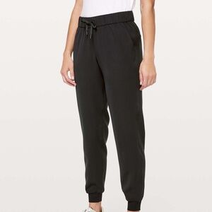 Lululemon On The Fly Jogger Black size 6